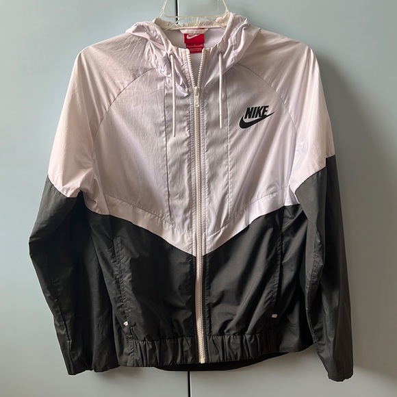 Nike Women's Sportswear Windrunner Jacket - Picture 1 of 2
